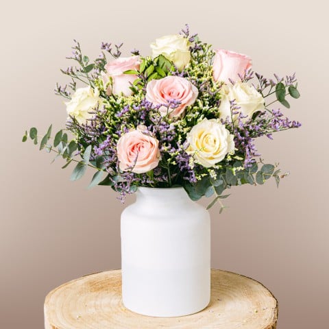Esperanza Eterna: Eucalipto y Rosas Esperanza Eterna: Eucalipto y Rosas