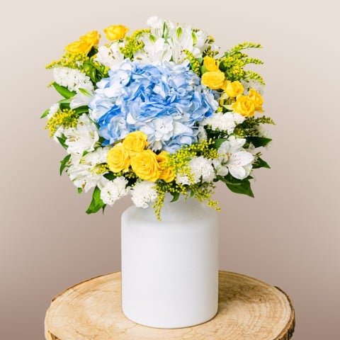 Night Sea: Hortensias y Alstroemeria Night Sea: Hortensias y Alstroemeria